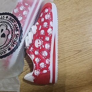 Skull sneakers size 6 red white